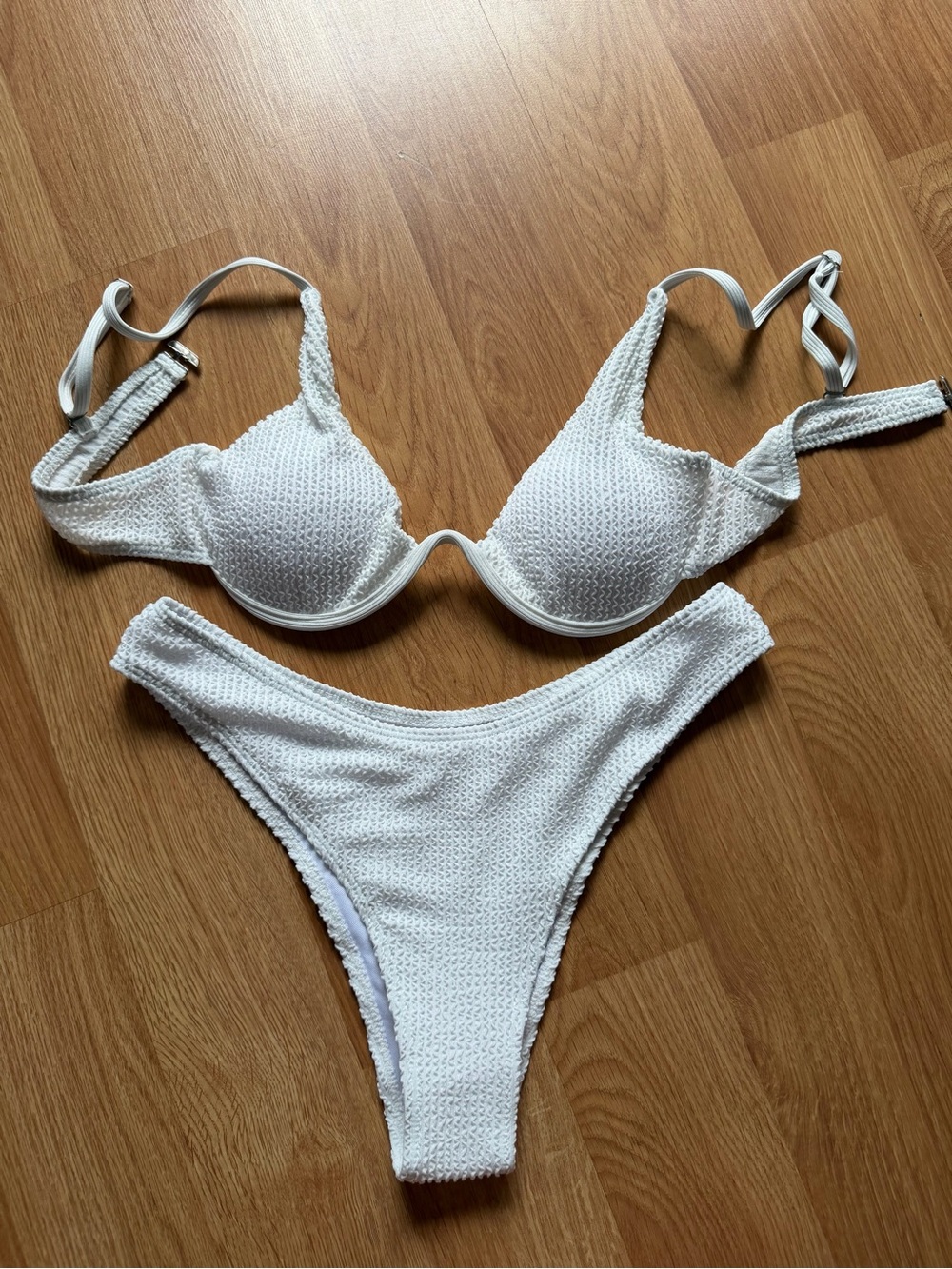 SHEIN White Textured Underwire Bikini Set